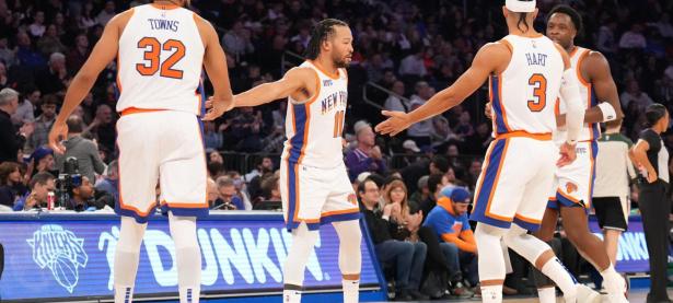 乐鱼体育中国官网-雄鹿主场大胜步行者，取得四连胜