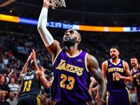 乐鱼体育下载-詹姆斯带伤砍下三双，湖人客场险胜掘金，夺NBA西部榜首宝座