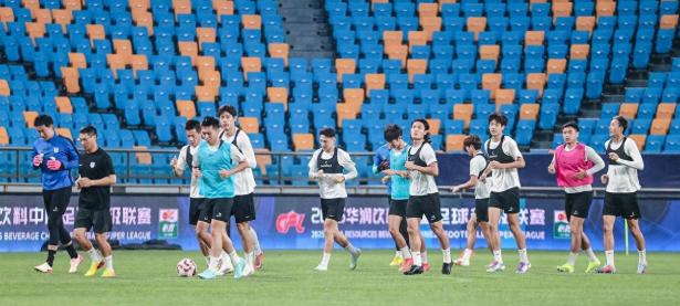 乐鱼体育中国官网-关于中超球员技艺高超，球迷沉浸在精彩表演中的信息