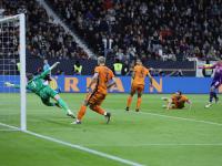 乐鱼体育竞技-荷兰队在足球赛中展现出强大实力