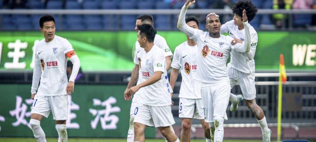 乐鱼体育网页版入口-球员们拼尽全力，中超联赛赛场燃情开战的简单介绍