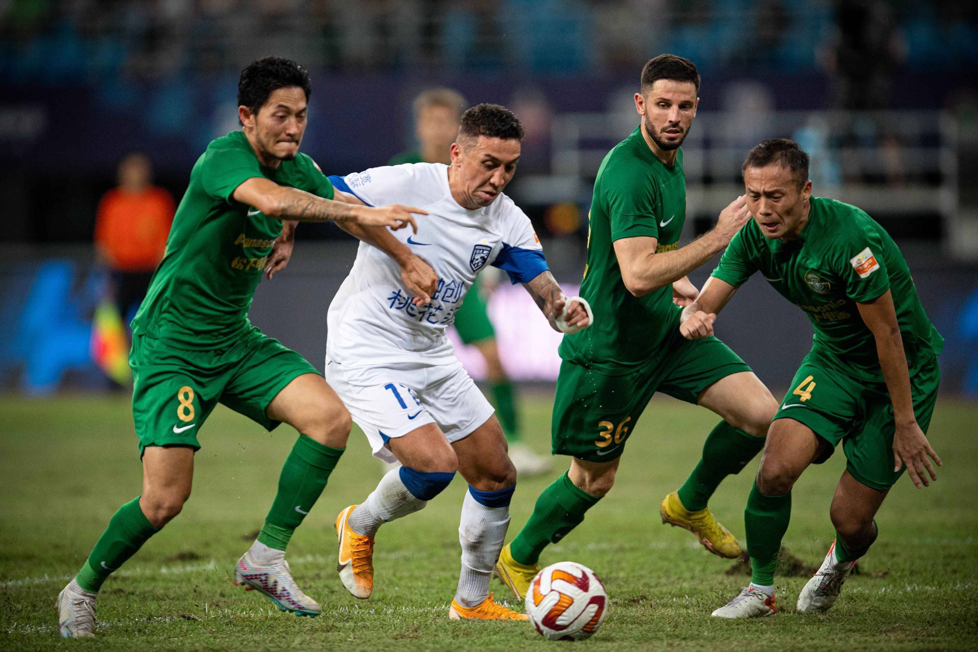 伊朗球队在亚冠比赛中遭遇挑战