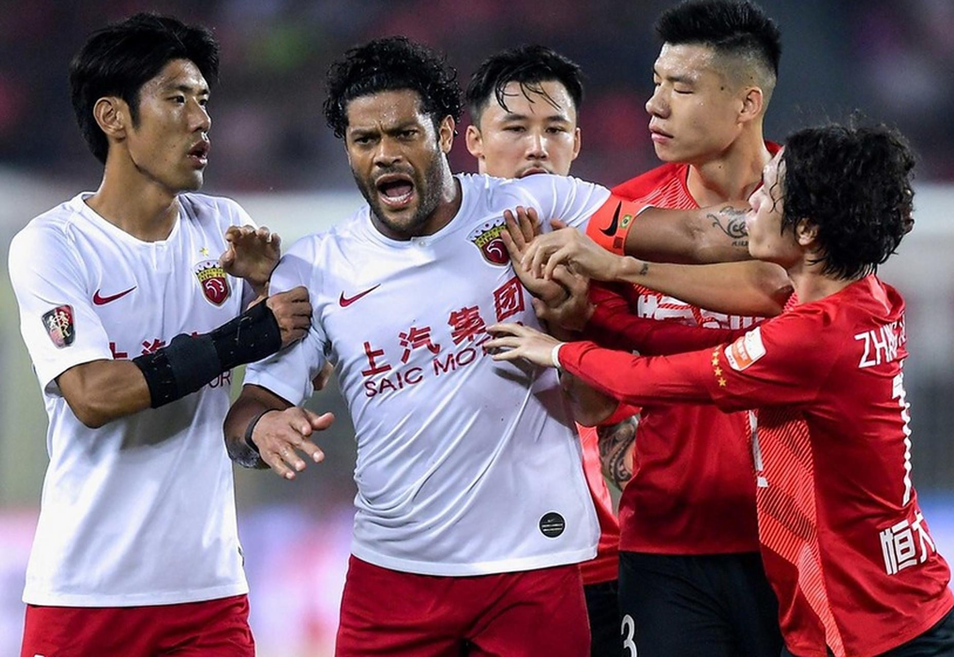 包含上港主场战平恒大，表现坚挺的词条