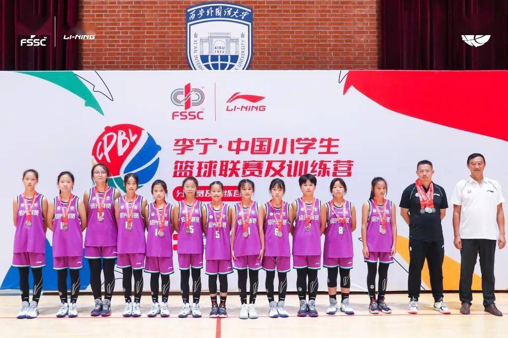 小学生篮球联赛再次精彩上演，未来之星崭露头角