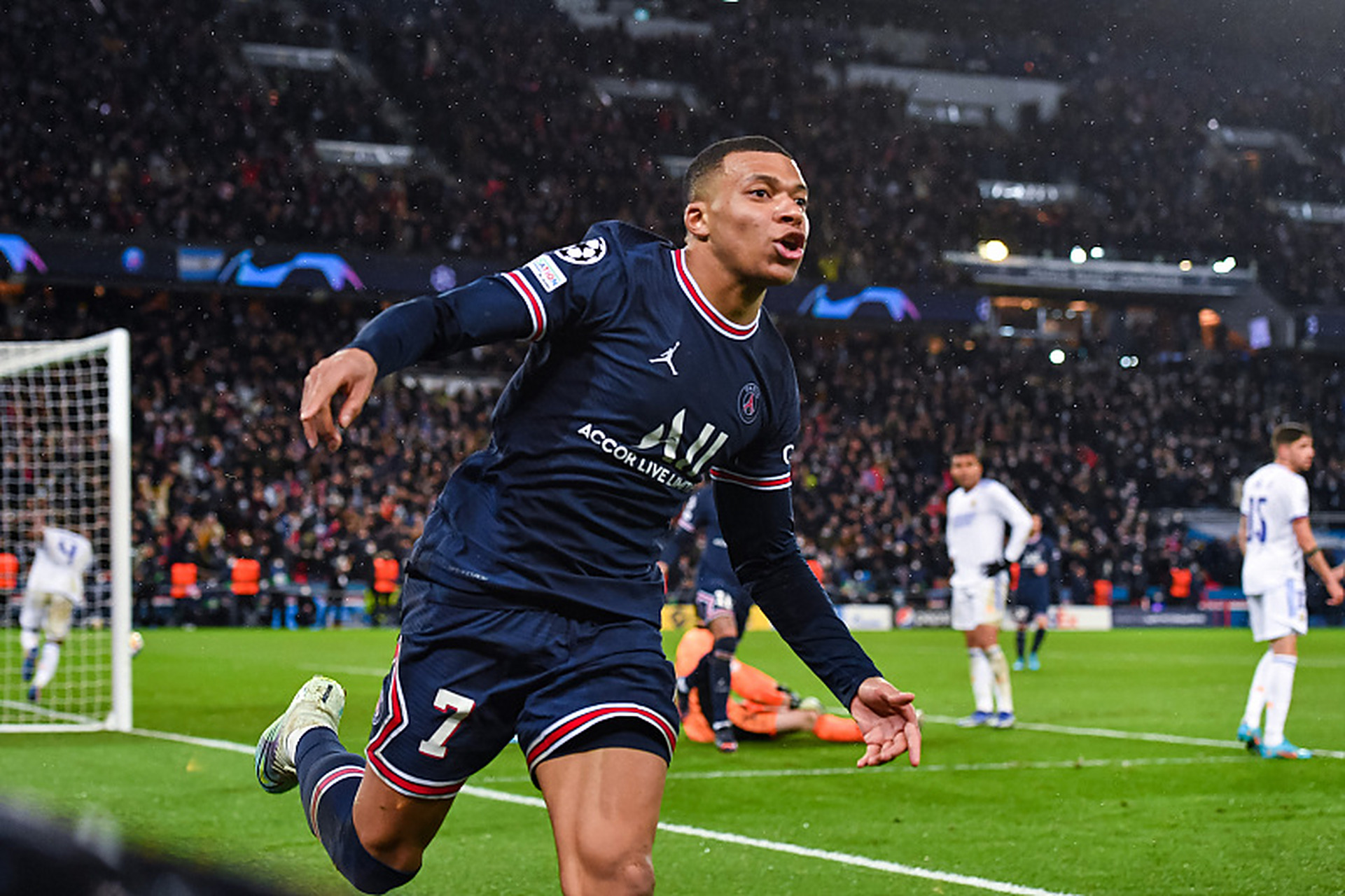 南特客场击败巴黎，豪取三分登顶