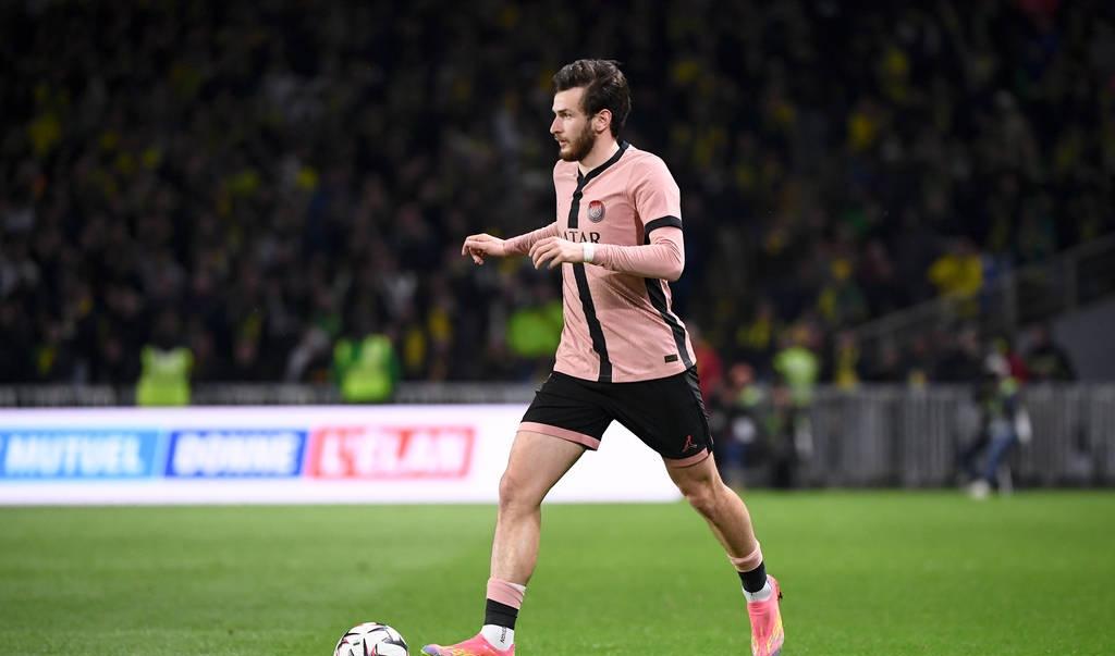 南特客场击败巴黎，豪取三分登顶