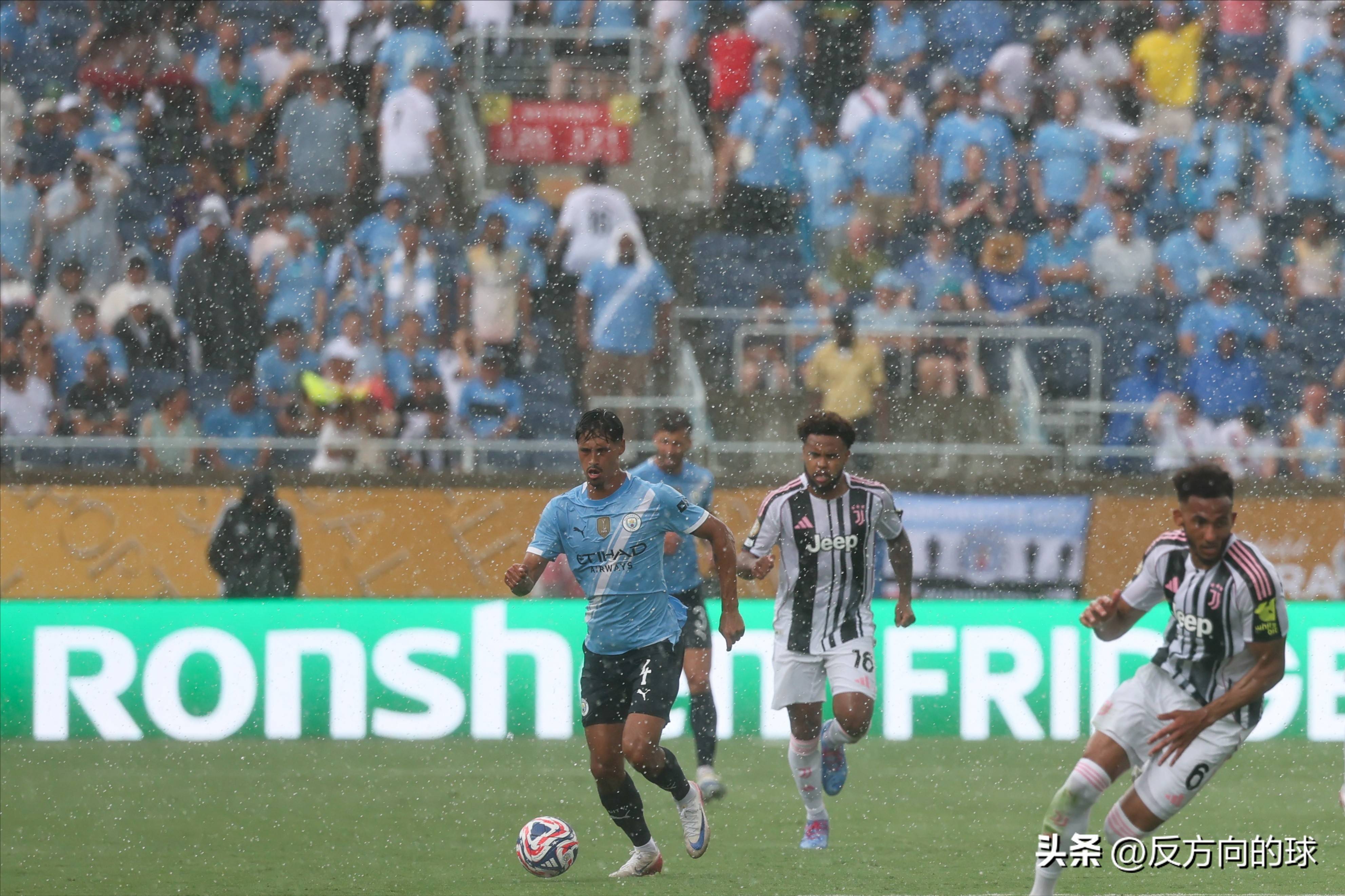 曼城新援登场首秀，展现出色表现获赞誉