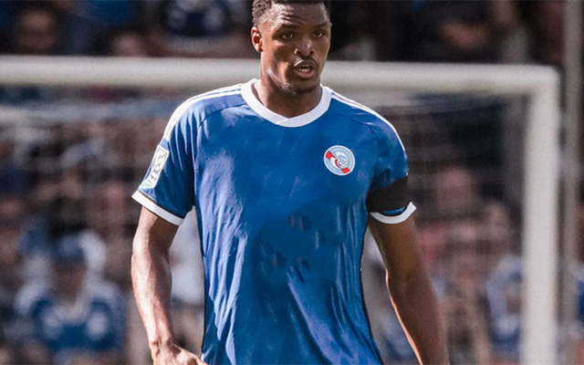 包含斯特拉斯堡中场进攻缓慢，防线难以保护的词条