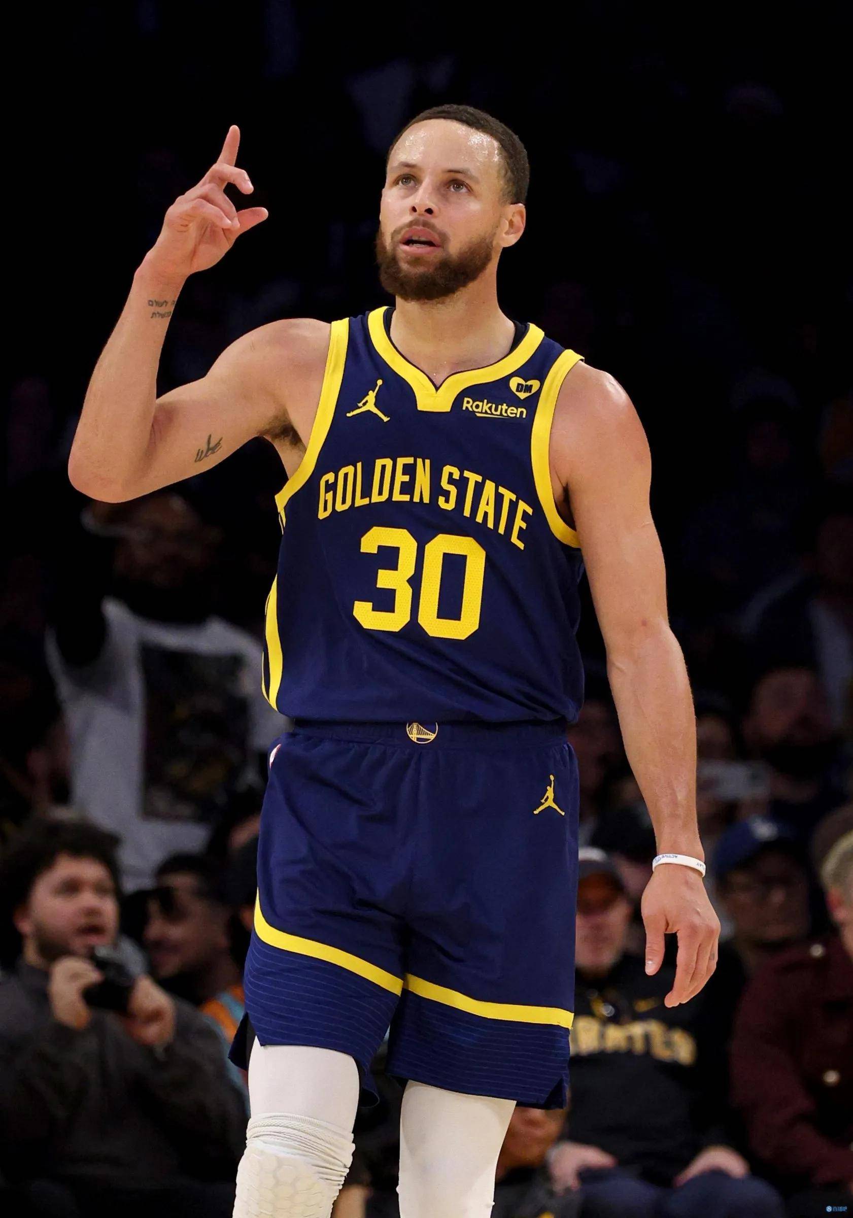 勇士战独行侠：库里和东契奇的巅峰对决谁能胜出的简单介绍