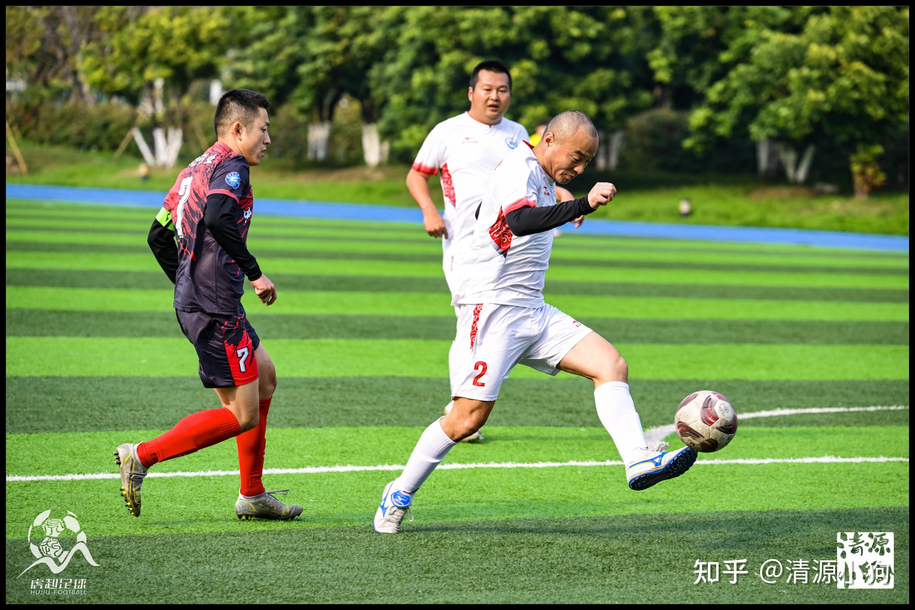 足球比赛中东方球队取得胜利