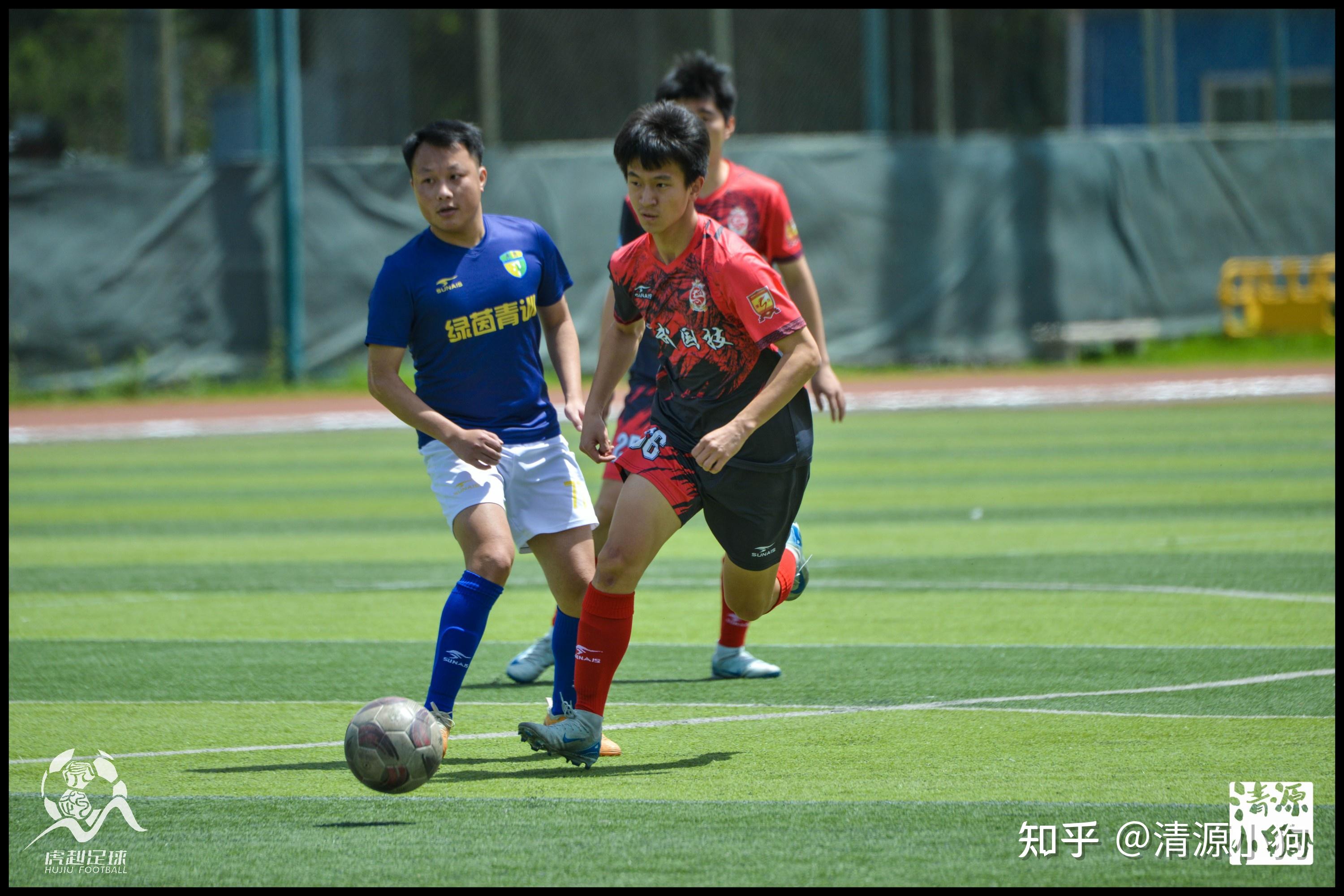 足球比赛中东方球队取得胜利