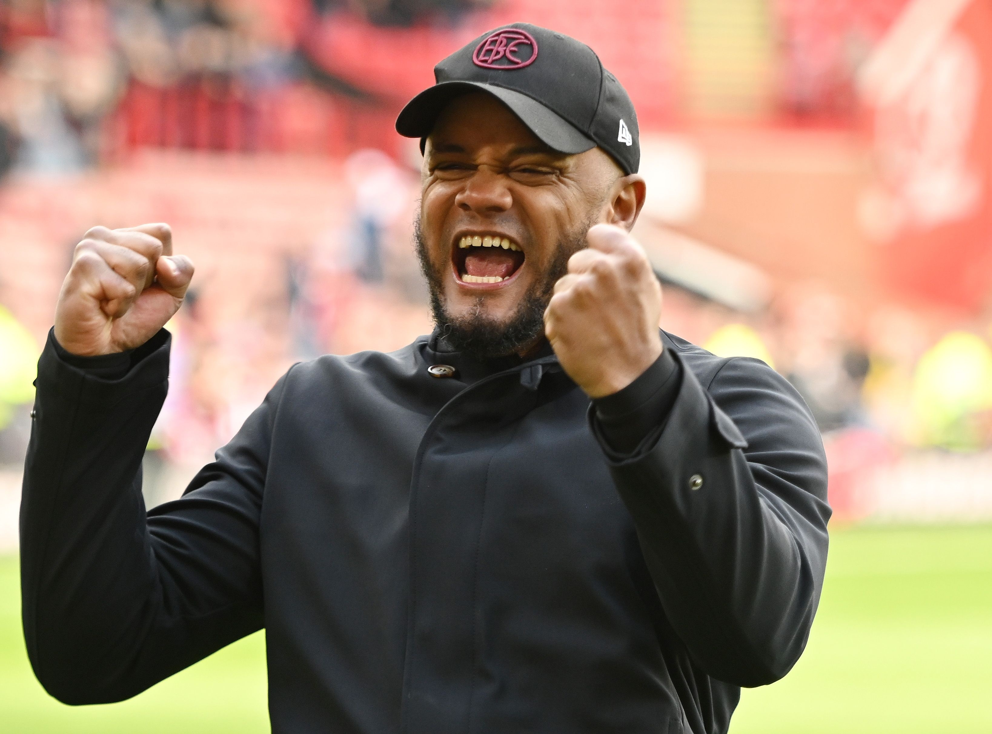 鲁尼梅开二度，帮助球队大胜对手