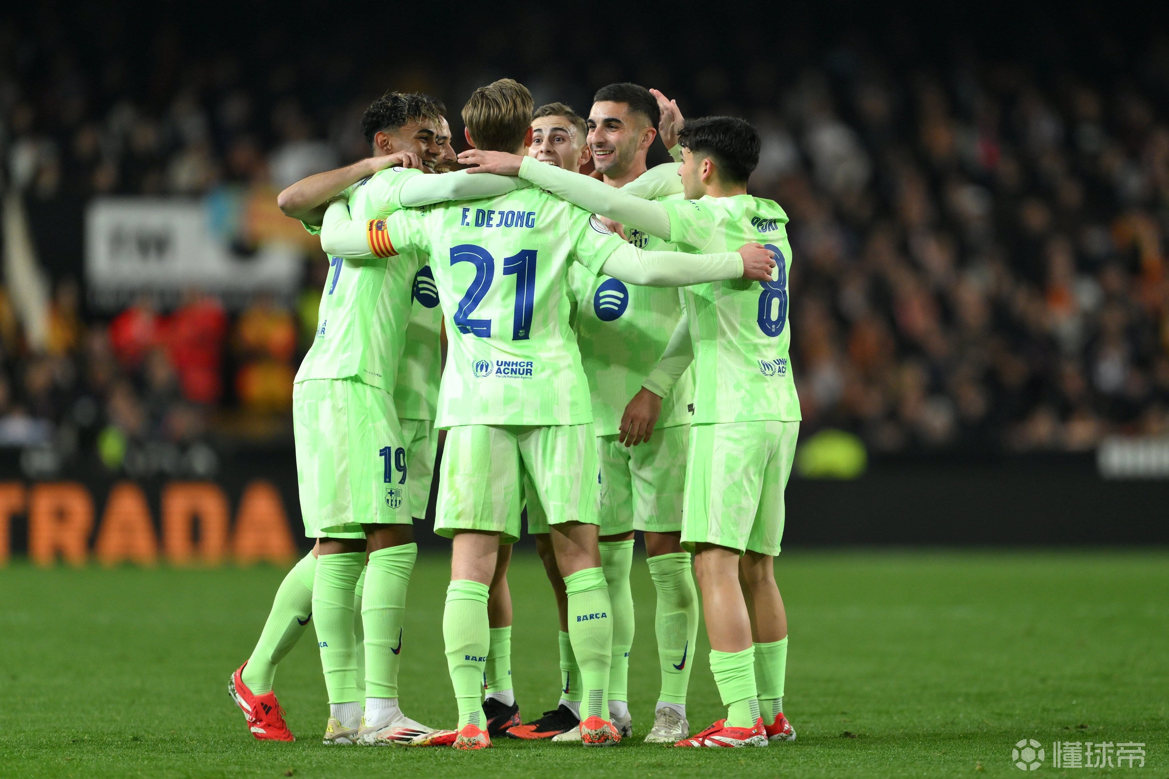 瓦伦西亚主场深陷苦战，最终获胜