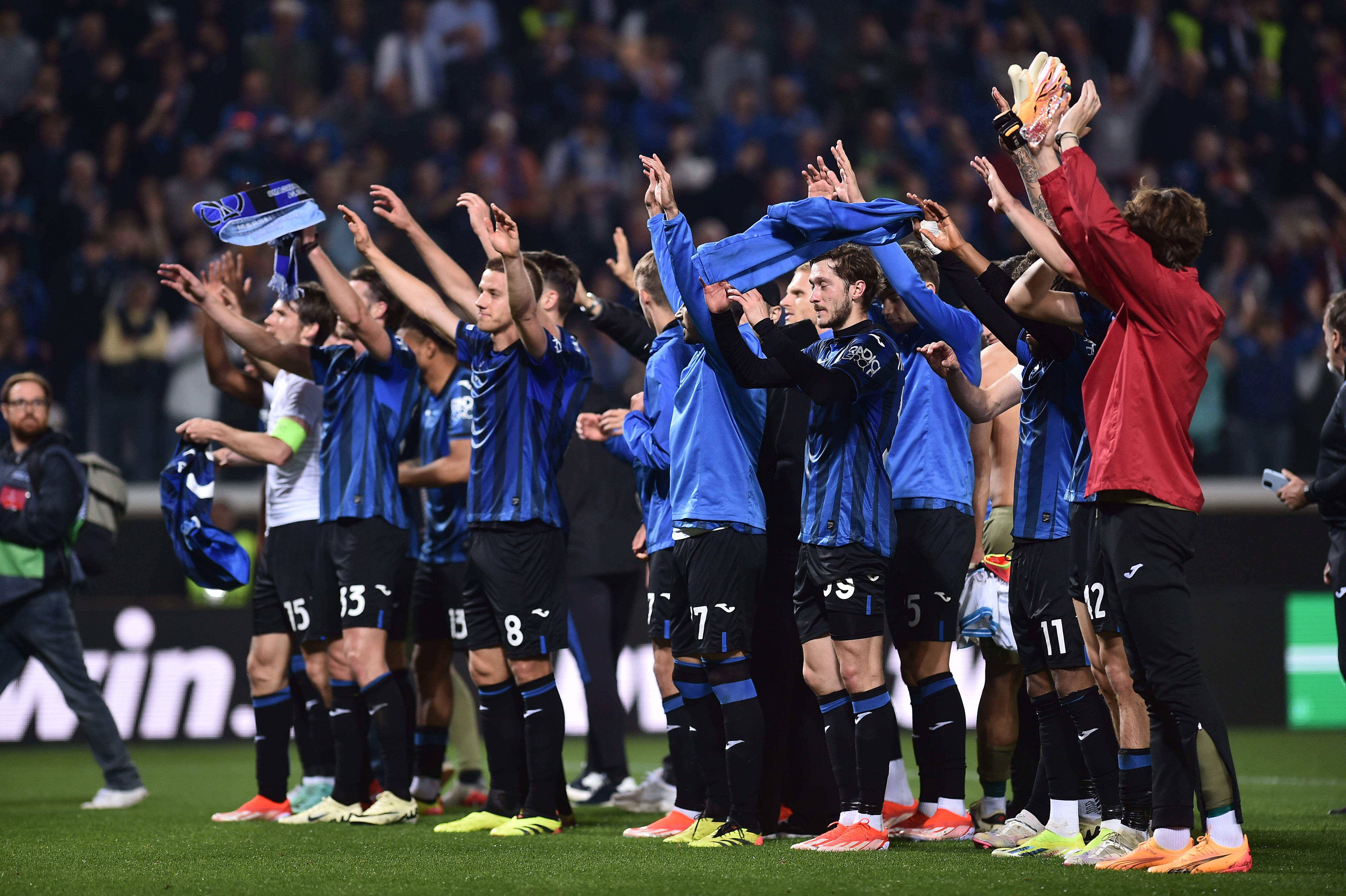 包含皇家马德里对抗亚特兰大，球风火爆的词条