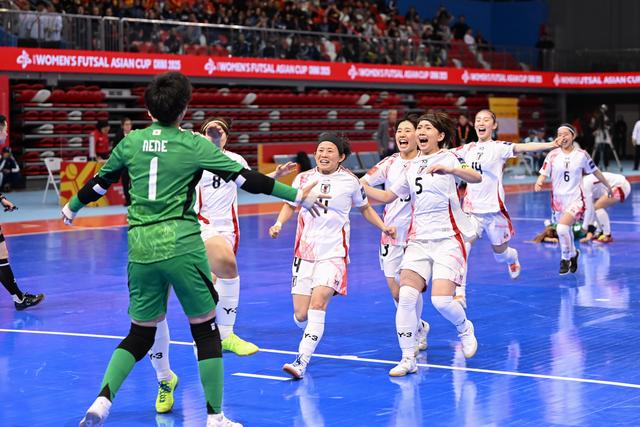 亚洲足球锦标赛决赛中女队实力展现