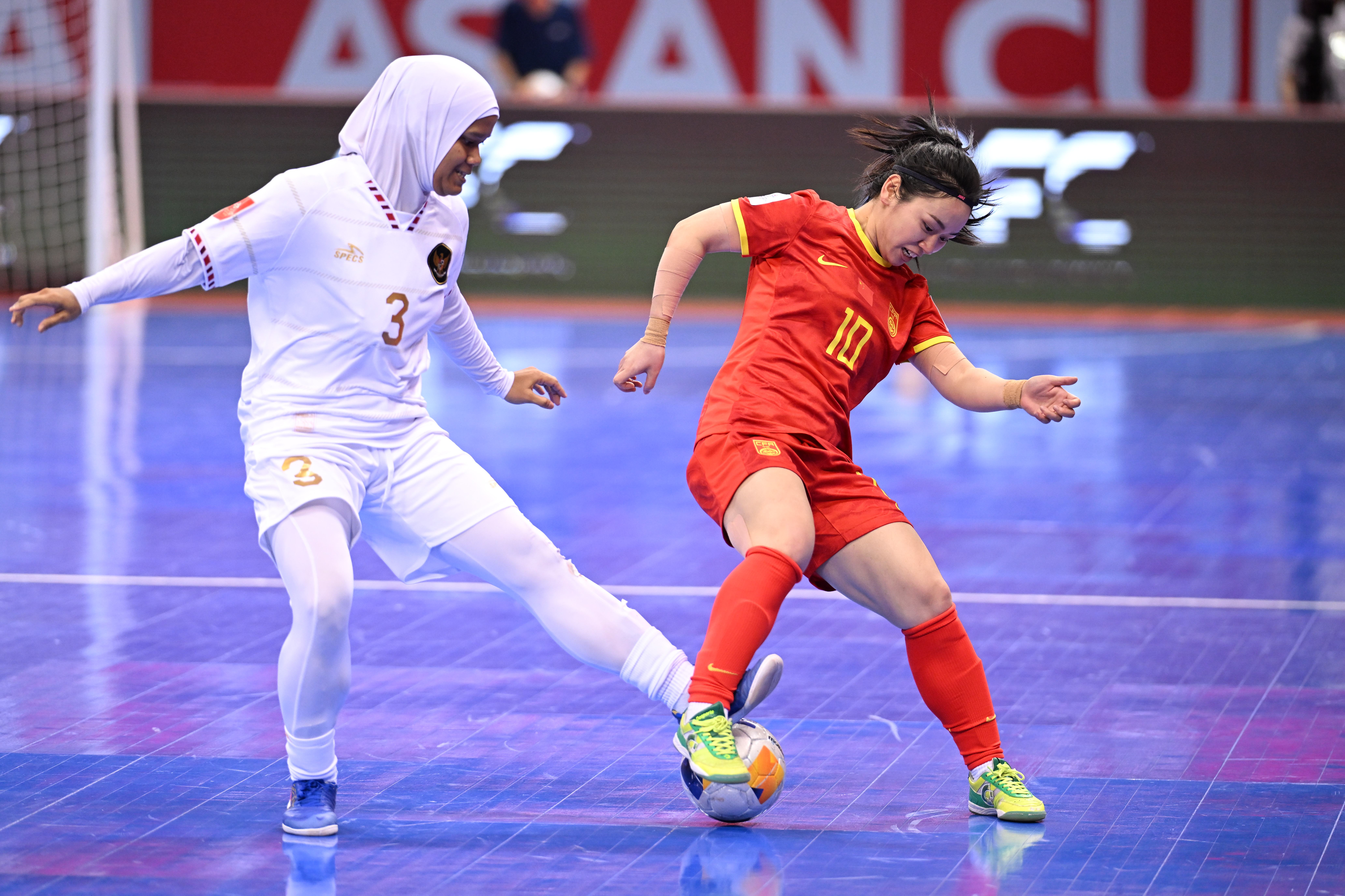 亚洲足球锦标赛决赛中女队实力展现