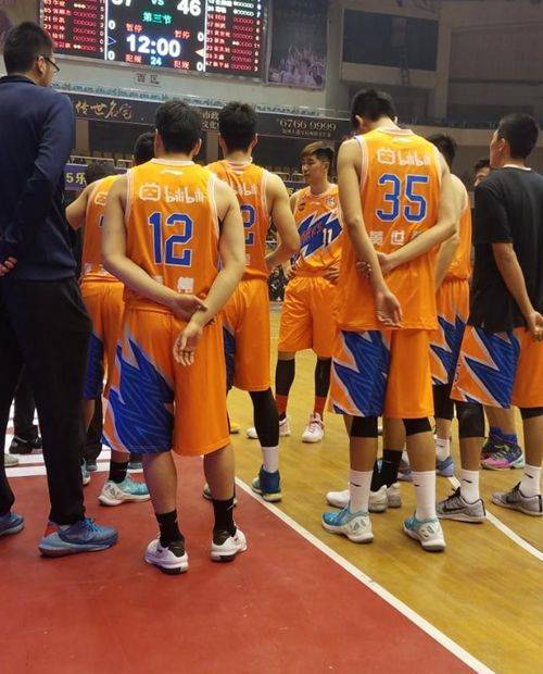 上海男篮痛失比赛,被安徽队完胜的简单介绍 上海男篮痛失比赛,被安徽队完胜的简单介绍