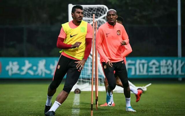 包含恒大富力大战一触即发，双方实力对比的词条