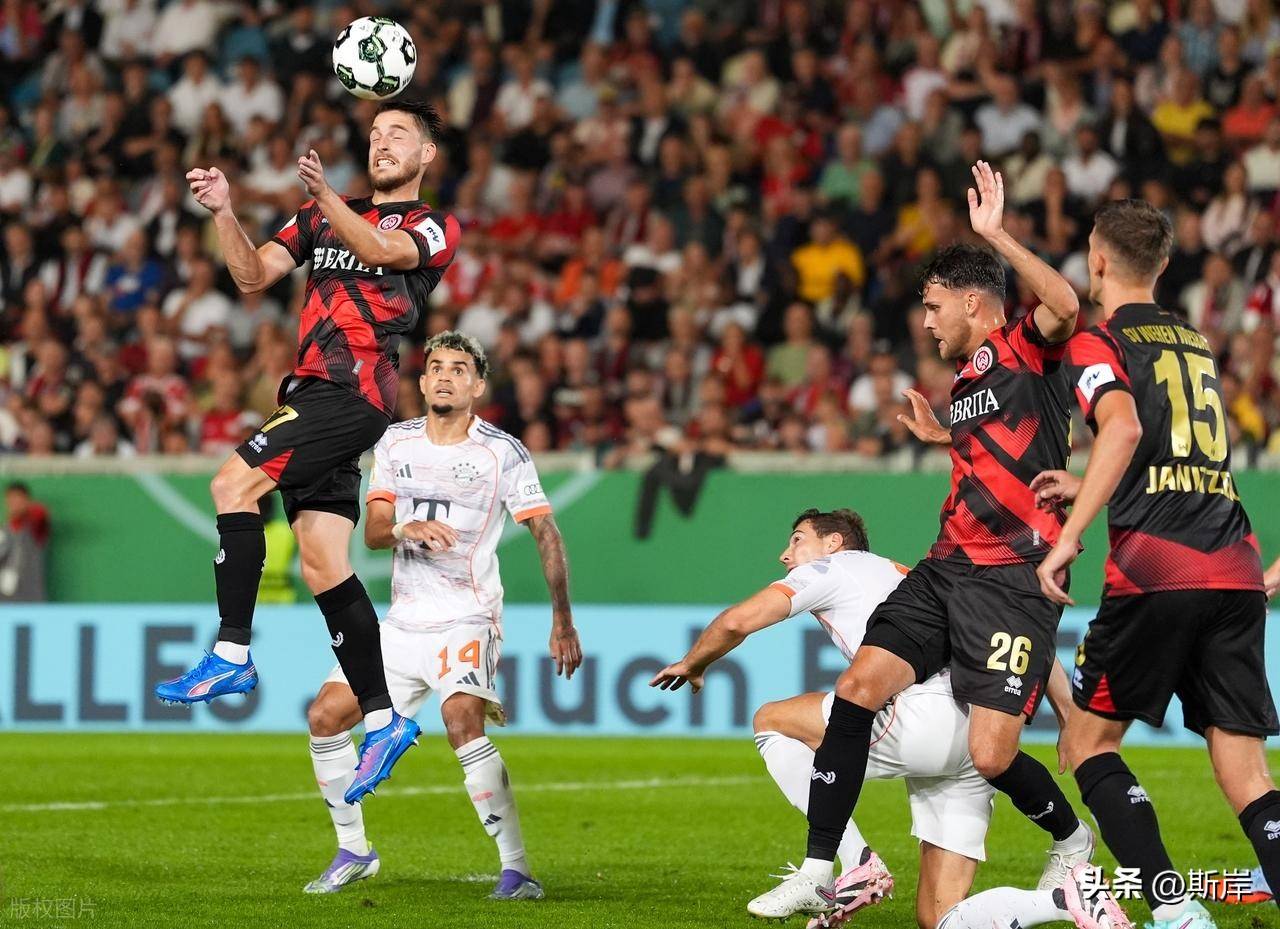 拜仁慕尼黑客场逆转，保持不败纪录的简单介绍