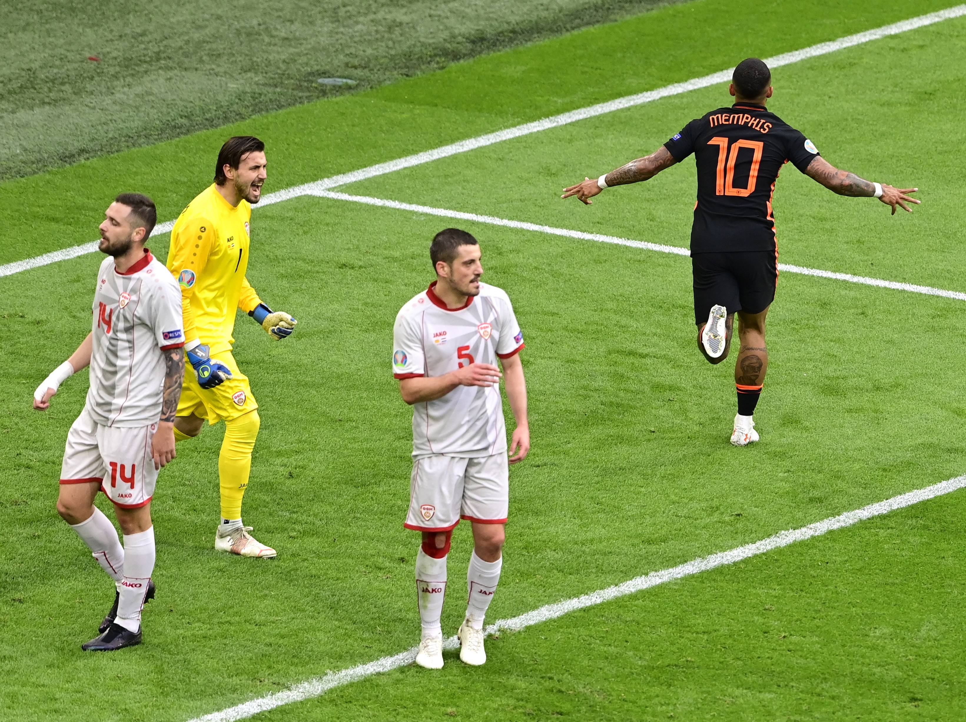 包含北马其顿2-1保加利亚，欧锦赛晋级的词条