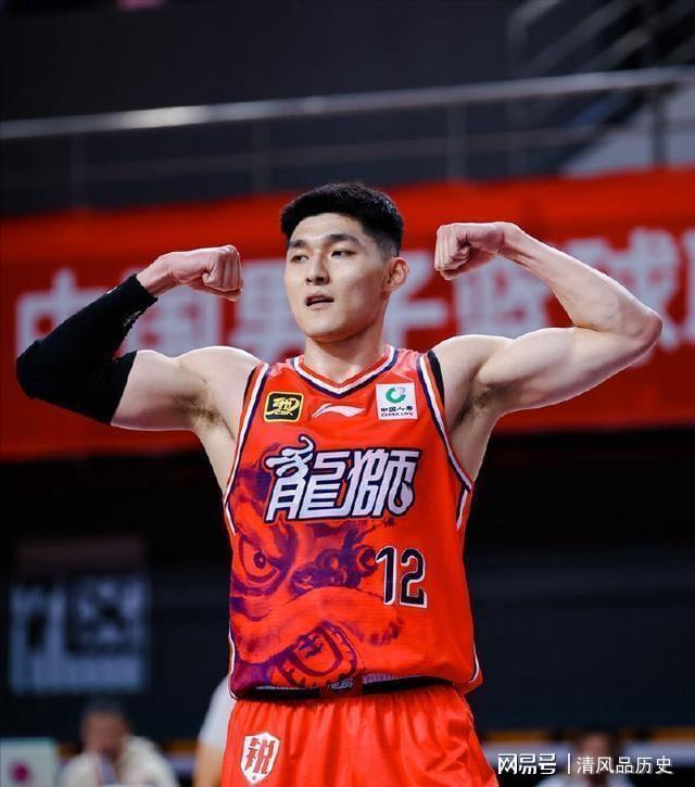 包含广州龙狮签下新秀球员，备战新赛季强化内线的词条