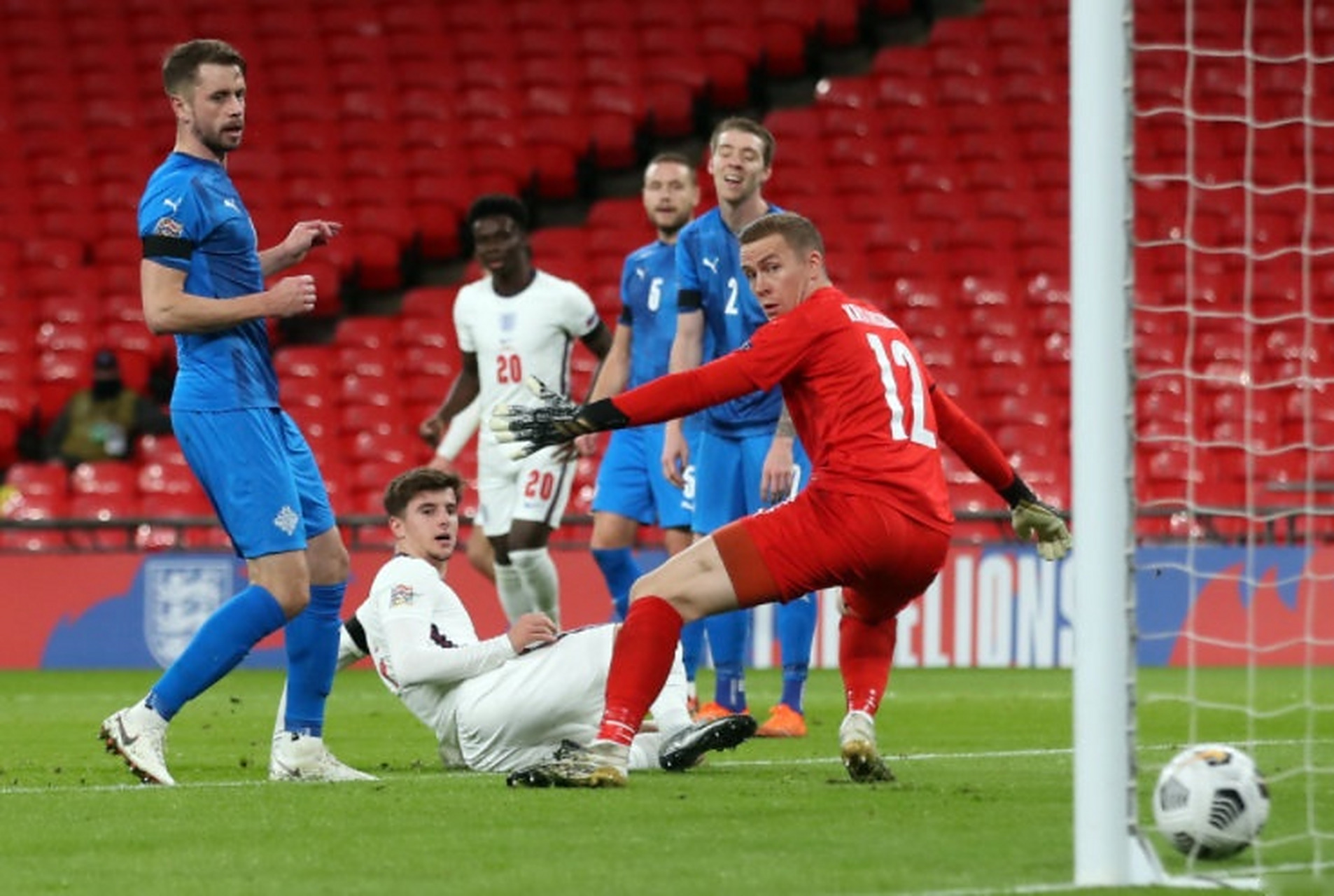 冰岛遭受连败，晋级困难重重