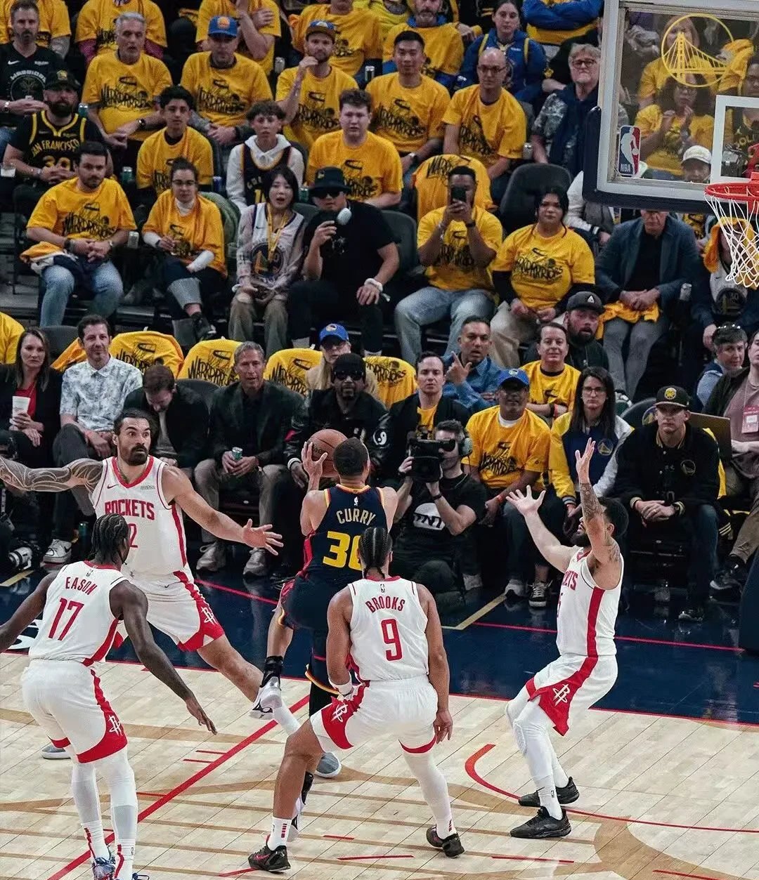 火箭大胜独行侠，对手惨遭三连败的简单介绍