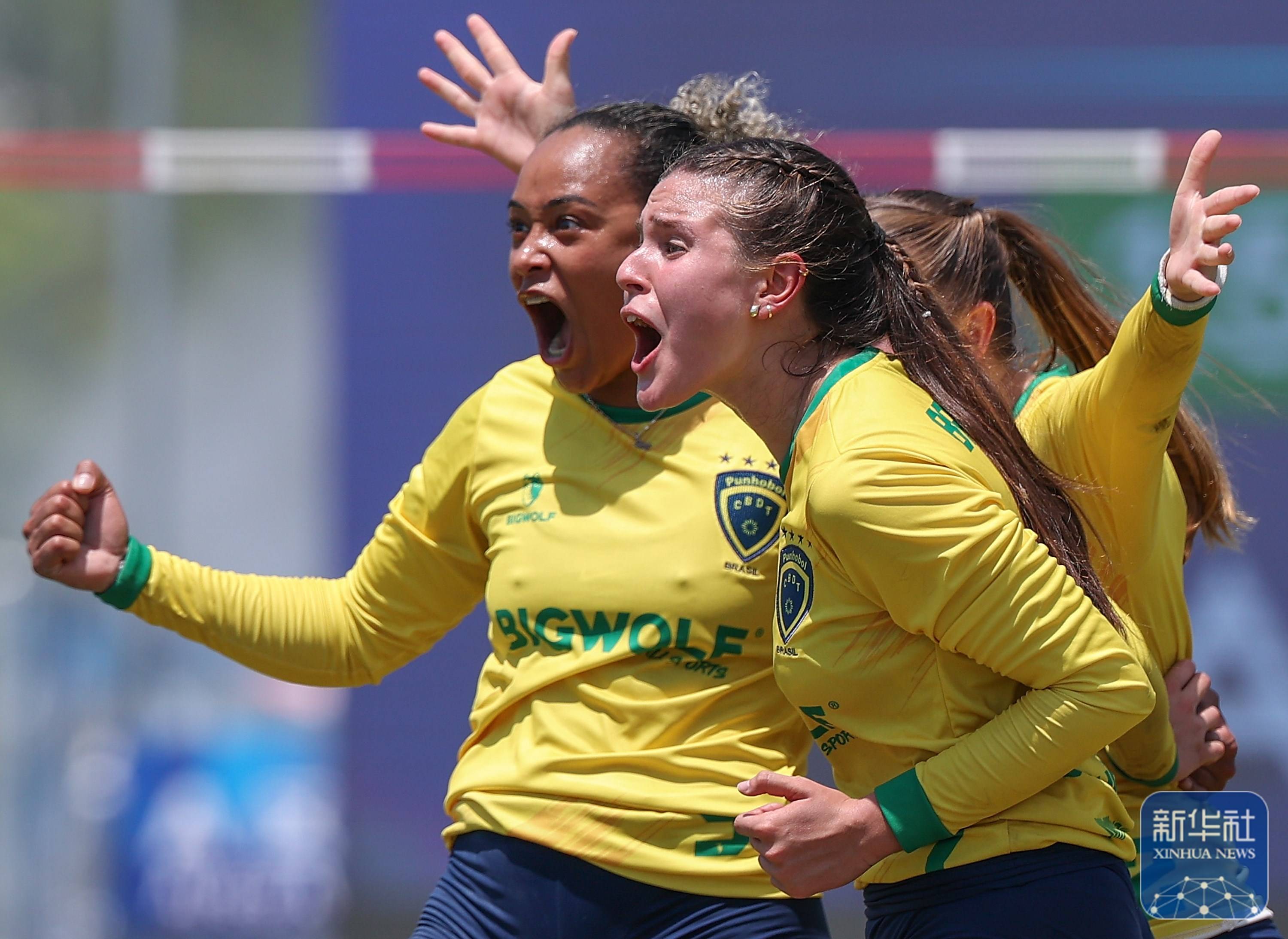 世界体育赛场，女子球队实力擒获冠军