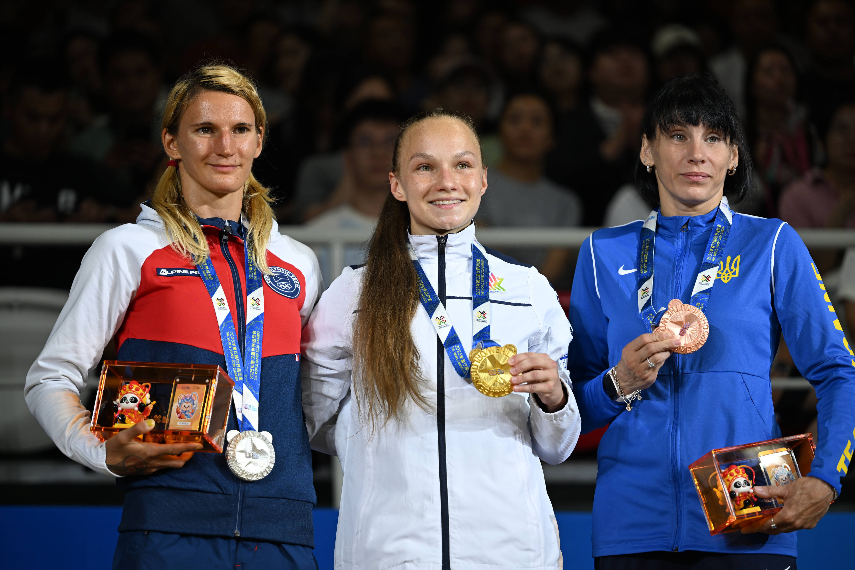 世界体育赛场，女子球队实力擒获冠军